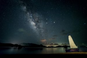 サバニと天の川・石垣島の星空